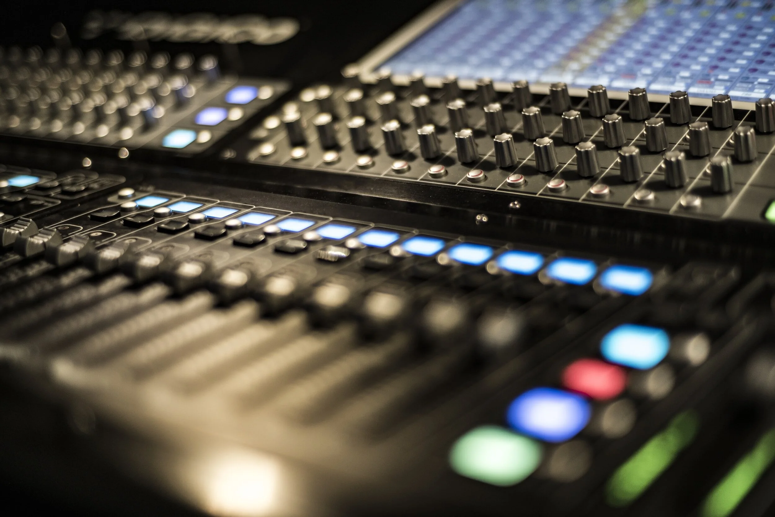 Professional audio mixing console for technical directing
